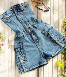 Jumper de Mezclilla Strapless con Bolsillos Cargo y Botones Dorados. - Lavado ligero - Ver 7