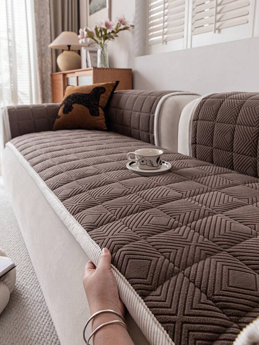 1pc Quilted Plush Sofa Cover, Solid Color Nordic Style Thickened 3D Design Couch Cover, Anti-Slip Anti-Scratch Sofa Protector For Living Room, Bedroom, Study Room, Fits 1, 2, 3, 4 Seater Sofa With Armrests And Backrest