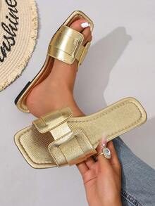 Nowa wiosenno-letnia marka modowa H Style damskie sandały wsuwane, swobodne rzymskie kapcie plażowe, wsuwane klapki, czarne/beżowe/brązowe, płaskie, tłoczone, pustynny klucz, francuska wyrafinowana, kryształowe grube dno klinowe, sandały, lato, nowy styl wróżek, minimalistyczne wewnętrzne i zewnętrzne antypoślizgowe kapcie, ozdobne metalowe płaskie sandały ze wzorem aligatora, uniwersalne letnie kapcie