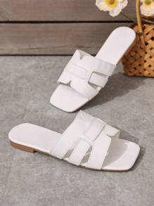 Sandales plates simples en PU pour femmes, avec bride croisée et bout carré, couleur unie blanche, casual, pour plage et vacances, chaussures d'été confortables