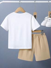 Set estivo per ragazzi pre-adolescenti con maglietta a maniche corte e pantaloncini con stampa a cartoni animati