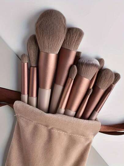 13 Stücke professionelles Make-up Pinsel Set, geeignet für Foundation, Rouge, Concealer und Lidschatten - Polyester Borsten ohne BPA, ABS Kunststoff Griff, für Anfänger und Profis geeignet, unverzichtbares Utensil für Make-up Artists | modernes Pinsellayout | haltbare Make-up Pinsel mit weichen synthetischen Borsten für perfekte Make-up Ergebnisse, inklusive Kosmetiktasche
