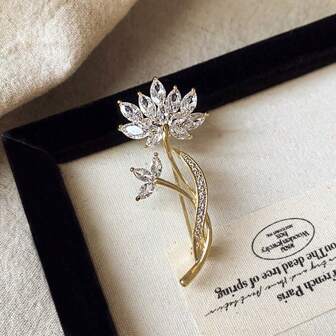 Luxury Aesthetic Lotus Brooch Pin, High-End Sophisticated Boutique Fashion Accessory For Clothes Dress Accessories Pin For Clothes Bag Charm School Office Accessories Shirts Jacket Jewelry Christmas Halloween Clothes Pin Funny Cute Teacher Gifts