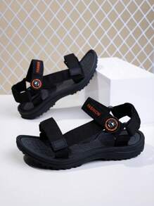 1 par de sandalias de playa para niños, de primavera/verano, con parte superior de unicolor, estilo slip-on de moda con correa ajustable de doble gancho y bucle, adecuadas para uso diario, la playa, vacaciones
