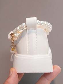 1 双女童仿皮玛丽珍鞋，珍珠项链款式，防滑耐磨鞋底，白色