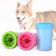1 copo para limpeza de patas de cachorro, limpador de patas de cachorro, lavador de patas de cachorro, limpador de patas de animais de estimação, escova portátil de silicone para limpeza de animais de estimação, limpador de patas de cachorro, lavador de patas de gato, artigos para gatos, limpador de patas de animais de estimação de limpeza rápida, adequado para cães e gatos pequenos, médios e grandes. (Existem três cores para escolher)