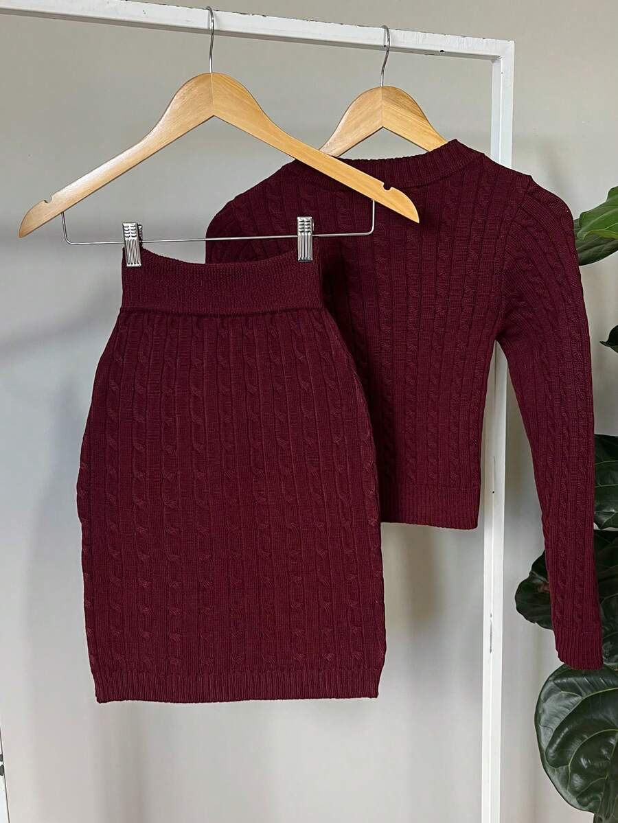 Women's Knitted Skirt And Blouse Set With Braids Made In Modal Knit. - 查看 1