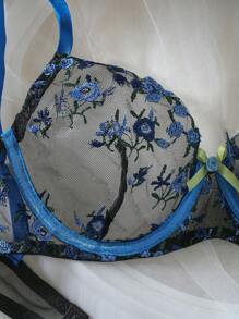 Lingerie sexy, ensemble de lingerie en dentelle bleue brodée. Design unique, inspire une imagination illimitée, dégage une atmosphère romantique