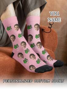 1 paire de chaussettes mi-longues personnalisées pour hommes avec n'importe quel visage. Chaussettes personnalisées avec photos, chaussettes longues et moyennes amusantes et personnalisées, convenant pour des occasions telles que la Saint-Valentin, les anniversaires et les cadeaux. Personnalisé, amusant et coloré.