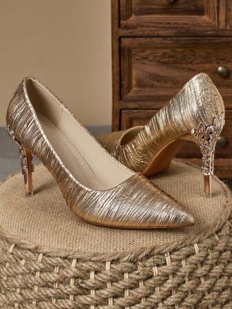 女士时尚舒适尖头低跟鞋，9厘米细高跟，时尚复古风格，高端休闲金色平底鞋