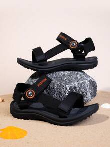 1 par de sandalias de playa para niños, de primavera/verano, con parte superior de unicolor, estilo slip-on de moda con correa ajustable de doble gancho y bucle, adecuadas para uso diario, la playa, vacaciones