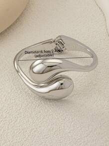 1 pièce Bracelet jonc asymétrique minimaliste pour femmes, design de base avec fermoir à charnière et goutte d'eau. Bracelet fantaisie de base pour le port quotidien, avec une surface en miroir polie et robuste