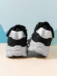 1 par de zapatos deportivos casuales de malla negra unisex, de diseño versátil de moda, livianos y antideslizantes, aptos para primavera, verano y otoño