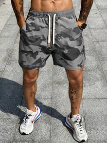 1 pieza Pantalones cortos casuales con cordón en la cintura estampados con camuflaje para hombre - Gris - Ver 1