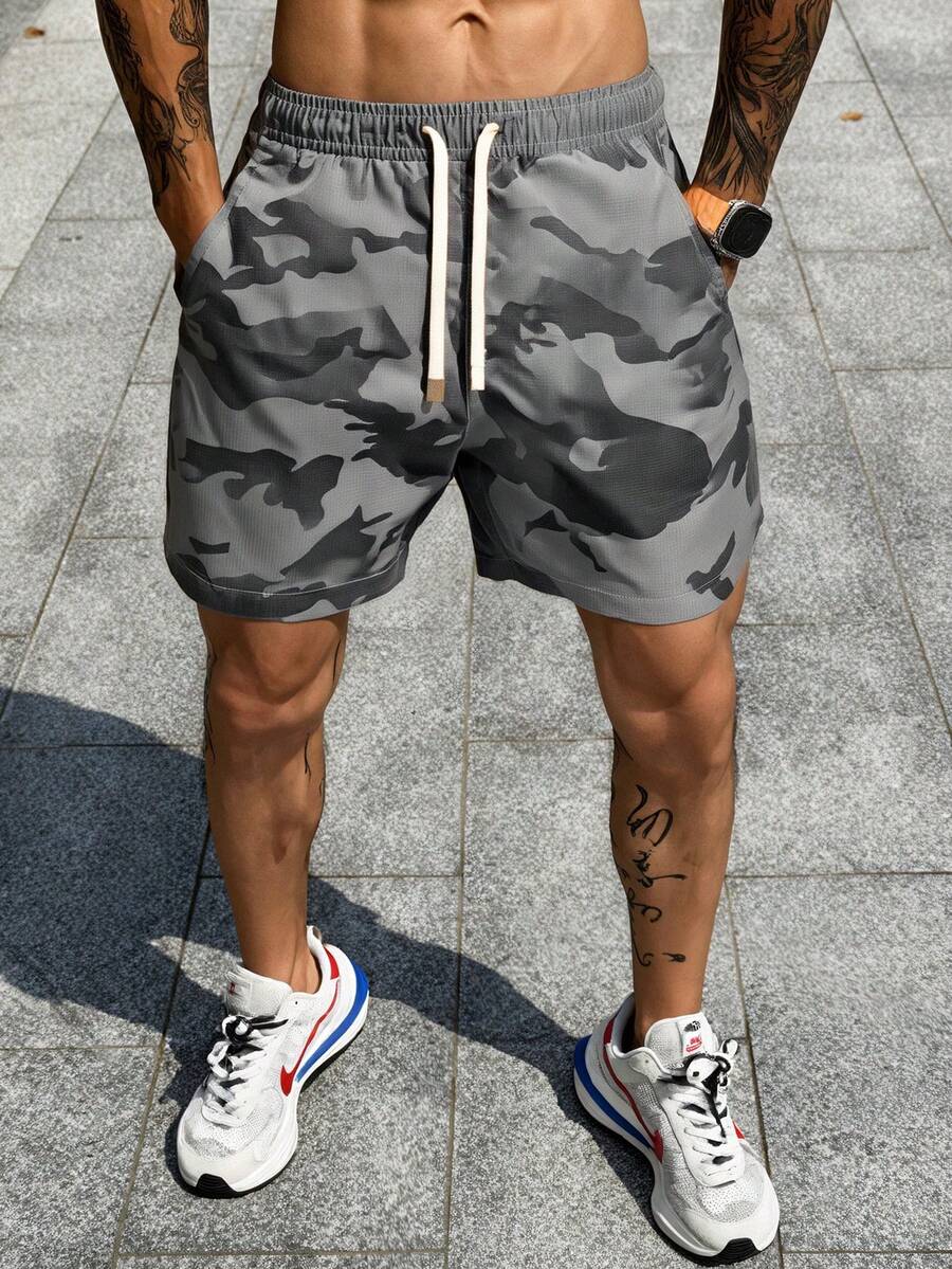 1 pieza Pantalones cortos casuales con cordón en la cintura estampados con camuflaje para hombre - Gris - Ver 1