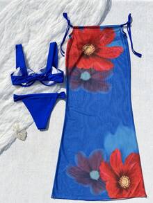 女士皇家蓝宽肩带钢圈比基尼及大碎花印花中长裙三件套。采用高弹亲肤面料，舒适透气。宽肩带钢圈罩杯提供良好支撑，裙摆上的大碎花印花吸睛夺目。侧边系带可调节松紧。是度假和海滩出游的理想之选，打造度假风情造型。 - 藍色 - 查看 4