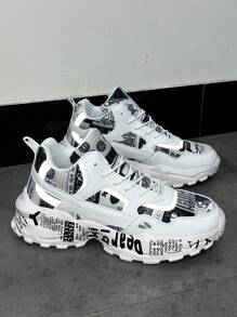 Zapatillas deportivas casuales de estilo casual con parche con letra, estampado de graffiti aleatorio, cordones y suela gruesa para hombre. Versátiles y adecuadas para el uso al aire libre, ligeras y cómodas para correr.