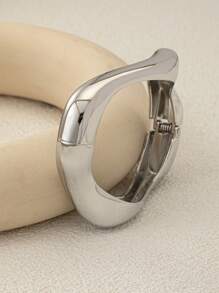 1 pièce Bracelet jonc asymétrique minimaliste pour femmes, design de base avec fermoir à charnière et goutte d'eau. Bracelet fantaisie de base pour le port quotidien, avec une surface en miroir polie et robuste