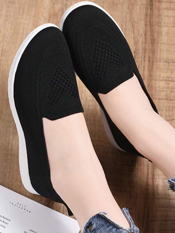 حذاء بكين القديم ذو القاع الناعم الكاجوال للنساء 2025، قابل للتنفس، مناسب للمدرسة والعمل والجري والوزن الخفيف واللياقة البدنية والمشي لمسافات طويلة والبانكيه والتعقيم والتسوق