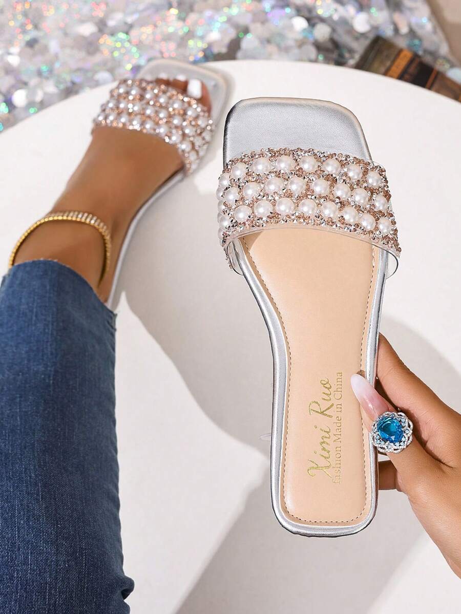 Spring/Summer New Brand H Style Women Fashionable Casual Slide Sandals, Strap Outdoor Slippers Roman Style Slip-On Mule Sandals, Comfortable Black/Beige/Brown Flat Embossed Slides, Blogger Recommended Desert Keychained French Elegant Thick Bottom Wedge Sandals, Summer Beach Shoes, Minimalist Outdoor Slippers, Crocodile Print Slides, Metallic Decor Flat Sandals For Summer