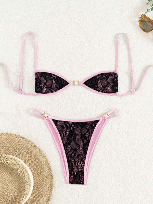 Set bikini da donna con decorazione in perle, spalline regolabili, e nodo con fiocco sulla schiena, in tessuto di pizzo