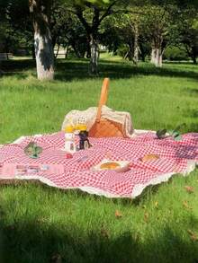 1 بطانية بيكنيك مستطيلة جذابة باللون الأحمر والأبيض مرقعة ،مصنوعة من الراييون المنسوج بتطريز دانتيل، مناسبة للتخييم والرحلات إلى الشاطئ وكخلفية للتصوير وإكسسوارات البيكنيك في الربيع والصيف