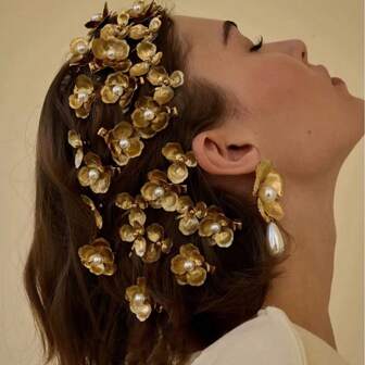 Retro Palace Style Pearl Flower Hair Clip, French Atmospheric Side-Clip, Luxurious And Fashionable Versatile Shiny Metal Alloy Hair Accessory