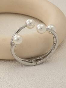 1 pièce Bracelet jonc asymétrique minimaliste pour femmes, design de base avec fermoir à charnière et goutte d'eau. Bracelet fantaisie de base pour le port quotidien, avec une surface en miroir polie et robuste