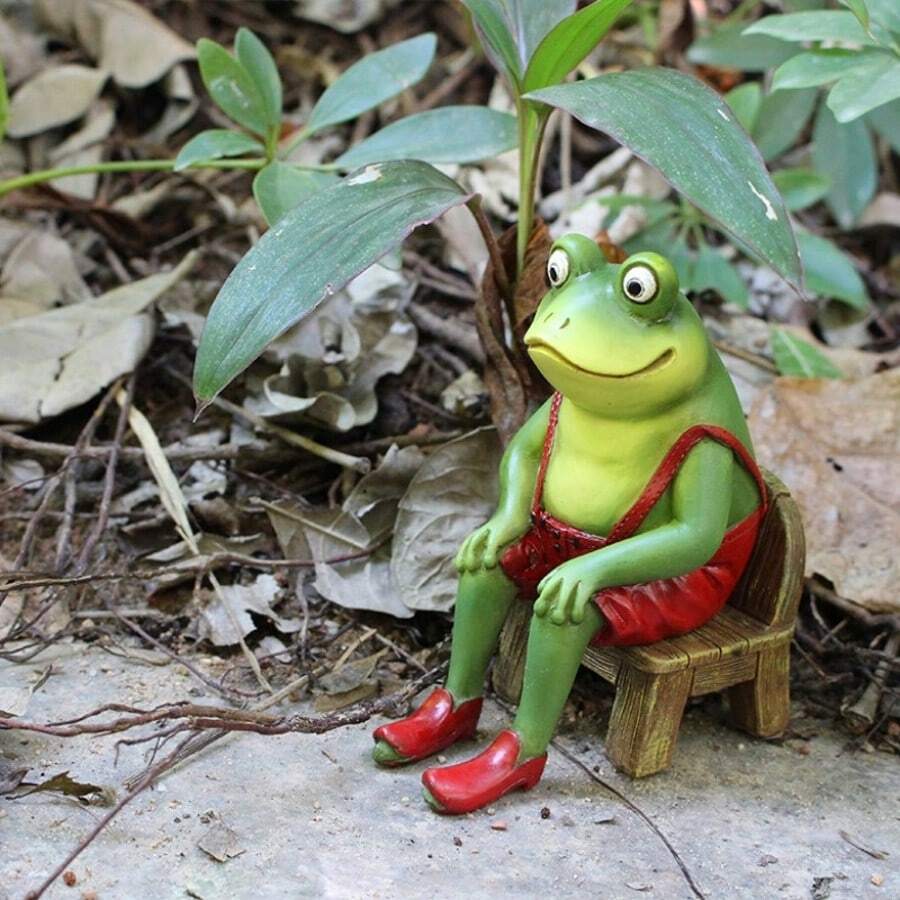 Figurines & Miniatures
