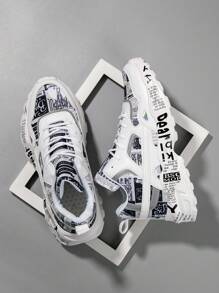 Zapatillas deportivas casuales de estilo casual con parche con letra, estampado de graffiti aleatorio, cordones y suela gruesa para hombre. Versátiles y adecuadas para el uso al aire libre, ligeras y cómodas para correr.