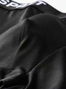 7 pièces de boxers hommes de style minimaliste à motif unicolore, avec une bande de taille ultra extensible et une lettre. Tissus de haute qualité pour le confort au quotidien