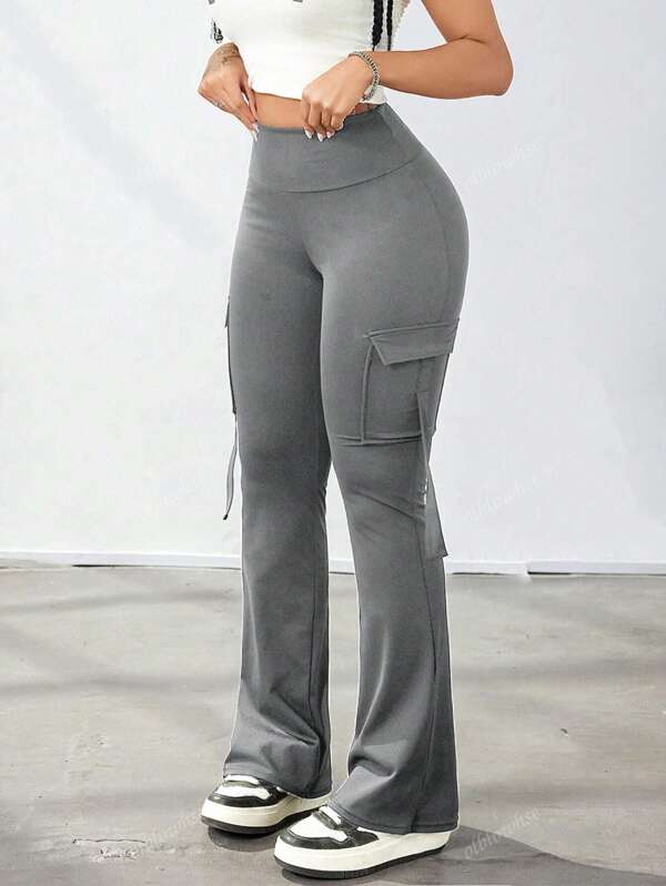 Pantalones cargo tipo leggings con piernas acampanadas, cintura ancha, elásticos, bolsillos y detalles decorativos, de estilo deportivo y para ejercicio de levantamiento de glúteos, en estilo Y2K