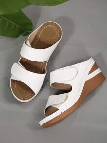Sandalias de plataforma vintage con suela gruesa y colores lisos en parches, nueva colección verano 2025 para mujer. Elaboradas en superior transpirable, cómoda puntera redonda, de fácil puesta, con cuña ligera, ideales para uso diario.