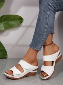Sandalias de plataforma vintage con suela gruesa y colores lisos en parches, nueva colección verano 2025 para mujer. Elaboradas en superior transpirable, cómoda puntera redonda, de fácil puesta, con cuña ligera, ideales para uso diario.