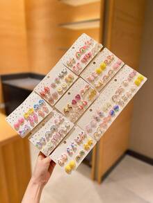 12 件可爱彩色夹式耳环，女孩无穿孔耳环配饰