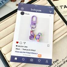 Porte-clés papillon colorés, breloques en résine d'animaux de dessin animé, porte-clés avec mousqueton, ensemble de clips de cartes d'anniversaire décoratives. Convient pour les sacs, les clés de voiture, les accessoires de voiture, les sacs à dos d'école, les accessoires gothiques Y2K, les accessoires d'Halloween, les idées de cadeaux pour la fête des enseignants, les Noël. Cordons de sac avec porte-badge. - Multicolore - Voir 12