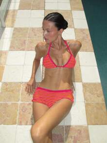 新款女士黑白条纹印花三角比基尼上衣搭配系带低腰比基尼泳裤，性感简约比基尼套装