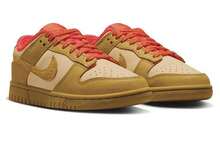 Zapatillas deportivas para mujer Nike Dunk Low 'Bronzine Picante Red' FQ8897-252 color tostado sésamo - Multicolor - Ver 3