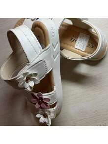 Classic 3-Flower Design Roman Style Summer Kids Breathable Hollow Beach Sandals, Fashionable, Cute, Soft Sole, Ultra-Light, Versatile For Daily Wear