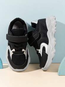 1 par de zapatos deportivos casuales de malla negra unisex, de diseño versátil de moda, livianos y antideslizantes, aptos para primavera, verano y otoño