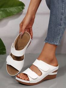Sandalias de plataforma vintage con suela gruesa y colores lisos en parches, nueva colección verano 2025 para mujer. Elaboradas en superior transpirable, cómoda puntera redonda, de fácil puesta, con cuña ligera, ideales para uso diario.