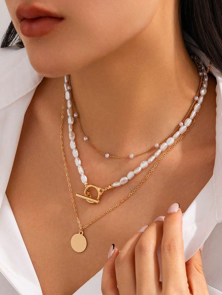 A Set Of 3 Pieces Of Faux Pearl Round Plate Pendant Necklace Is Versatile. Handcrafted Beaded Collarbone Chain Is Sweet And Cool. Short Faux Pearl Necklace Is Fashionable And Multi-Layered. Women's Jewelry Is Suitable For Daily Wear. (The Handcrafted Chain Is Cut According To Length, And The Number Of Beads Is Not Fixed.)