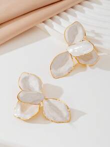 1 对手绘珐琅滴油金色郁金香耳环，适合日常佩戴或作为生日、母亲节、女朋友或女儿的惊喜礼物