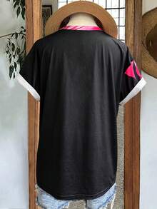 Camiseta Preta de Manga Curta com Decote Redondo, Estampa Floral Vermelha, Casual e Confortável para Férias, Adequada para Esportes ao Ar Livre - Preto - Visão 5