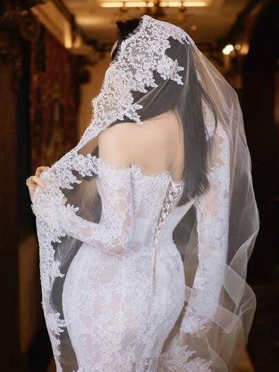 1pc Luxury Wide Lace Trim 2m Long Bridal Veil, Outdoor Party Lawn Wedding, Church Wedding Hair Comb Trailing Long Veil, Fashion Accessory For Wedding Dress