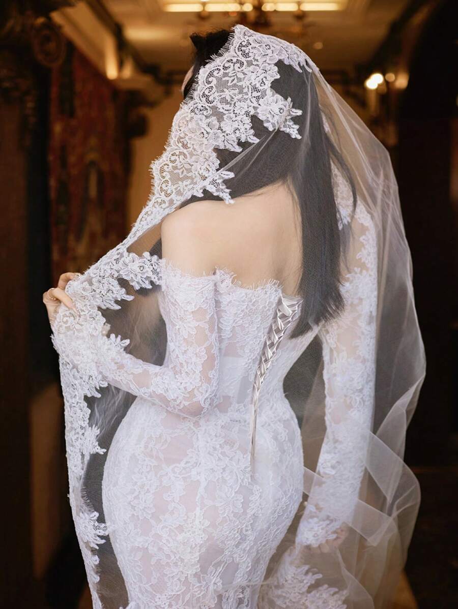 1 件奢华宽蕾丝边 2 米长新娘面纱，户外派对草坪婚礼，教堂婚礼发梳拖尾长面纱，婚纱秋装时尚配饰，女士