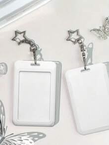 白色星形卡包挂件，可作包包挂饰、钥匙扣，可收纳身份证、会员卡、照片等，具有保护功能。适合日常使用、装饰或作为礼物送给朋友、家人、爱人，是情人节、生日、母亲节、开学季的理想之选。 - 白色 - 查看 8