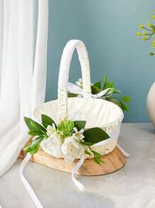 A New Woven Hand-Held Flower Basket For Outdoor Wedding Flower Girls