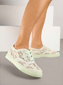 Sneaker casual da donna con fiori in pizzo, scarpe da passeggio piatte e comode di moda