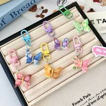 Porte-clés papillon colorés, breloques en résine d'animaux de dessin animé, porte-clés avec mousqueton, ensemble de clips de cartes d'anniversaire décoratives. Convient pour les sacs, les clés de voiture, les accessoires de voiture, les sacs à dos d'école, les accessoires gothiques Y2K, les accessoires d'Halloween, les idées de cadeaux pour la fête des enseignants, les Noël. Cordons de sac avec porte-badge. - Multicolore - Voir 2